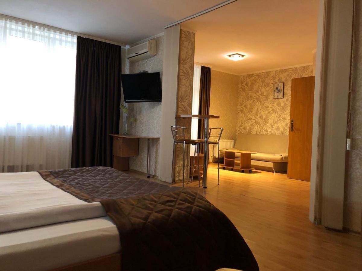Comfort Hotel Киев Екстериор снимка