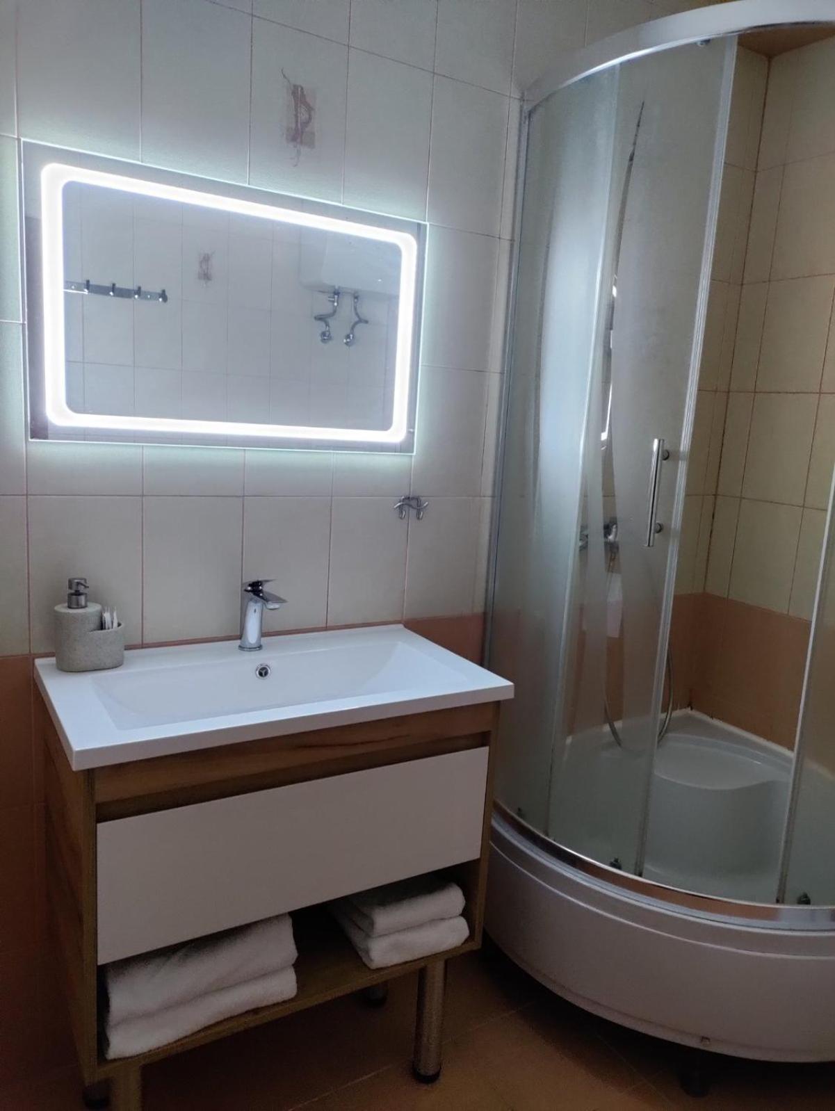 Comfort Hotel Киев Екстериор снимка